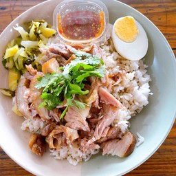 เจ้ชมพู่ ต้มเลือดหมู ข้าวต้ม ข้าวมันไก่ หมูแดง