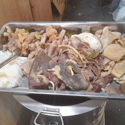 ร้านต้มแซบ ต้มขมเฮียหมู ตลาดวงศกร  สายไหม