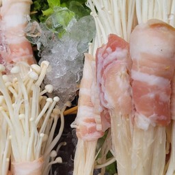 หมูสามชั้นพันเห็ดเข็มทอง (หมาล่า)