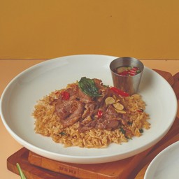 R2.ข้าวกะเพราะคลุก เนื้อสไลด์ กะเพรากรอบ