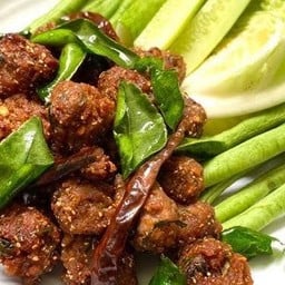 ลาบหมูทอด