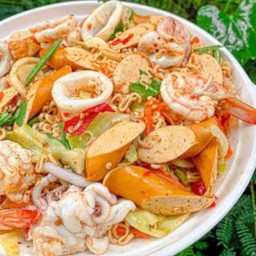 หมูสับ หมูยอ ไส้กรอก กุ้ง ปลาหมึก ผัก