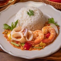 E6 ข้าวผัดผงกะหรี่ทะเล