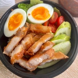 ข้าวหน้าสามชั้นจิ้มแจ่ว+ไข่ต้ม
