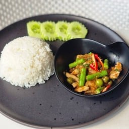 ข้าวพริกแกง (หมู/ไก่)