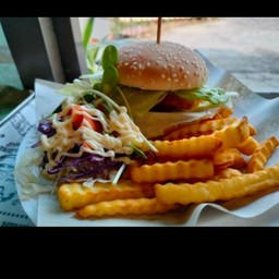 เซทอิ่มกำลังพอดี เบอร์เกอร์หมู,ไก่ +เฟรนฟราย+สลัด