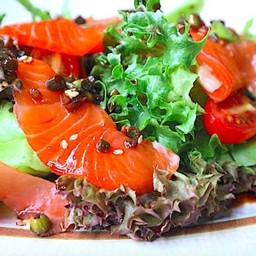 Smoke salmon spicy salad