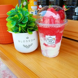 สตอเบอรี่โยเกิร์ต