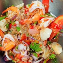 หมูสับ หมูยอ ไส้กรอก กุ้ง ปลาหมึก ผัก