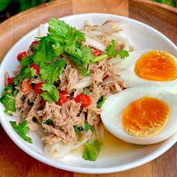 ยำทูน่าไข่ต้มยางมะตูม