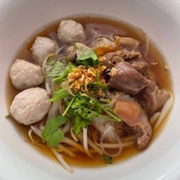 ก๋วยเตี๋ยวหมูตุ๋นน้ำ