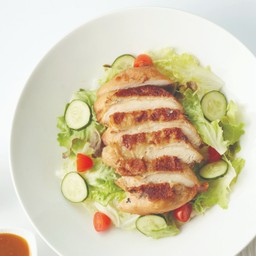 L6.สลัดไก่ย่างฮันนี่มัสตาร์ด