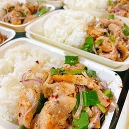 ข้าวยำไก่แซ่บ by บังเหม็ด