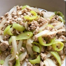 ผัดพริกอ่อนหมูสับ