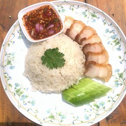 ข้าวมันหมูกรอบ น้ำจิ้มแจ่ว