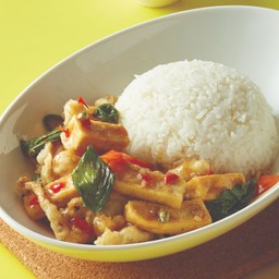 V8.ข้าวกะเพราเต้าหู้ทอดและเห็ดทอด