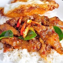 ข้าวพริกแกงหมูชิ้นลุงเต้