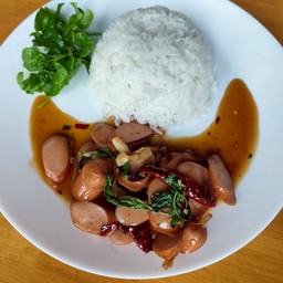 ข้าวกระเพราผัดพริกแห้ง + น้ำ 1แก้ว