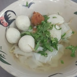 ก๋วยเตี๋ยวเครื่องปลาน้ำ