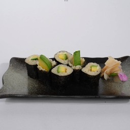 ข้าวห่อสาหร่ายไส้อโวคาโด