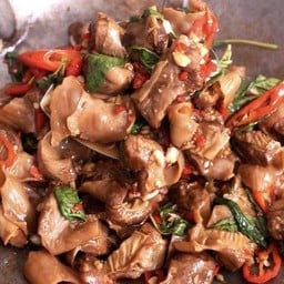 กับ/กะเพราหมูตุ๋น