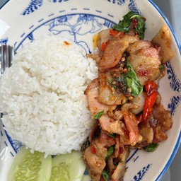 107 กะเพรา เบคอน ราดข้าว