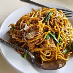 เส้นเหลืองผัดซีอิ้วไก่