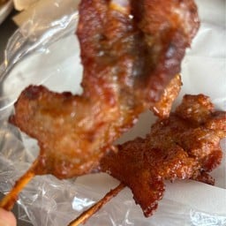 หญิงลี หมูทอดนมสด  ตลาดศรีเมือง