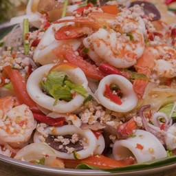 ยำกุ้งหมึก