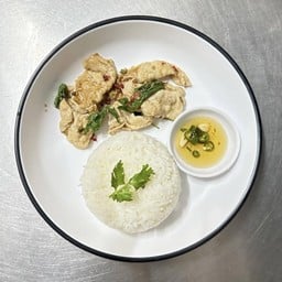 ข้าวผัดกะเพรา หมูหมัก