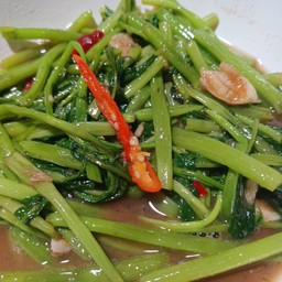 ผักบุ้งผัดกะปิไฟแดง