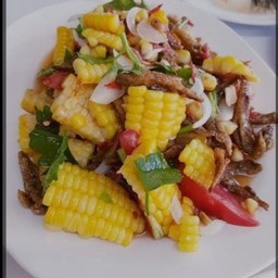 ยำข้าวโพดปลากรอบ