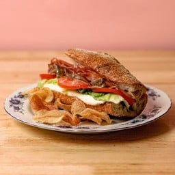 LARDER DELI&COFFEE BKK สุขุมวิท 24
