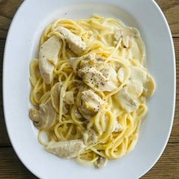 สปาเก็ตตี่ครีมไก่เห็ด