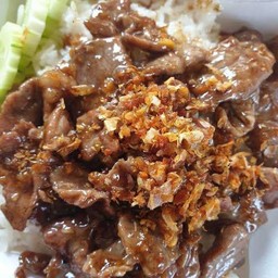 หมูชิ้นผัดกระเทียม กับข้าว