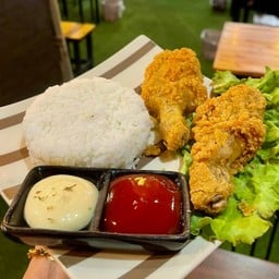 ข้าวหอมหน้าน่องไก่ทอด
