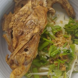 ก๋วยเตี๋ยวโครงไก่