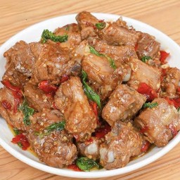 กับ/กะเพราซี่โครงอ่อนหมู