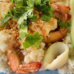 ข้าวทะเลทอดกระเทียม