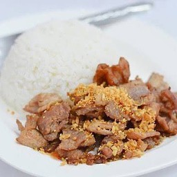 ข้าวหมูทอดกระเทียม