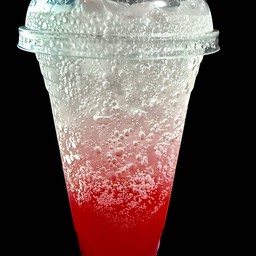 สตรอว์เบอร์รี่โซดา