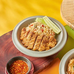 ข้าวผัดปลาร้าหมูสามชั้นทอด