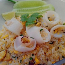 ข้าวผัดปลาหมึก