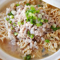 มาม่าหมูสับ