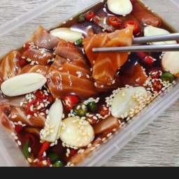 เศษแซลม่อนเนื้อบราวดองซีอิ๊วเกาหลี