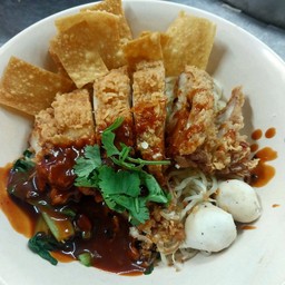 บะหมี่แห้ง ไก่ทอด