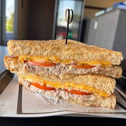 แซนวิชทูน่าเมลท์ Tuna Sandwich