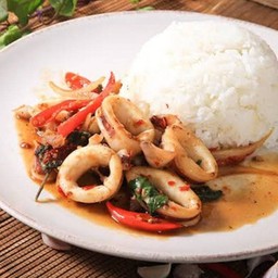 กระเพาหมึกราดข้าว