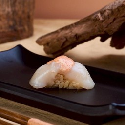 ซูชิหอยเชลล์เมนโกะ                       (Scallop Mentaiko Sushi)