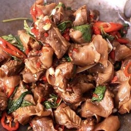 กับ/กะเพราหมูตุ๋นไข่เยี่ยวม้า